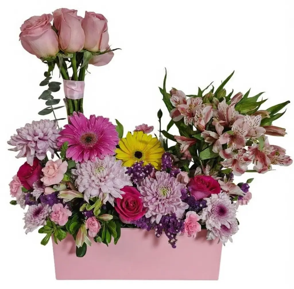 arreglo en caja con flores mixtas