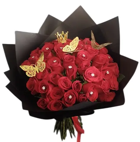 ramo  con 50 rosas rojas,mariposas,coronita y diamantes de fantasia